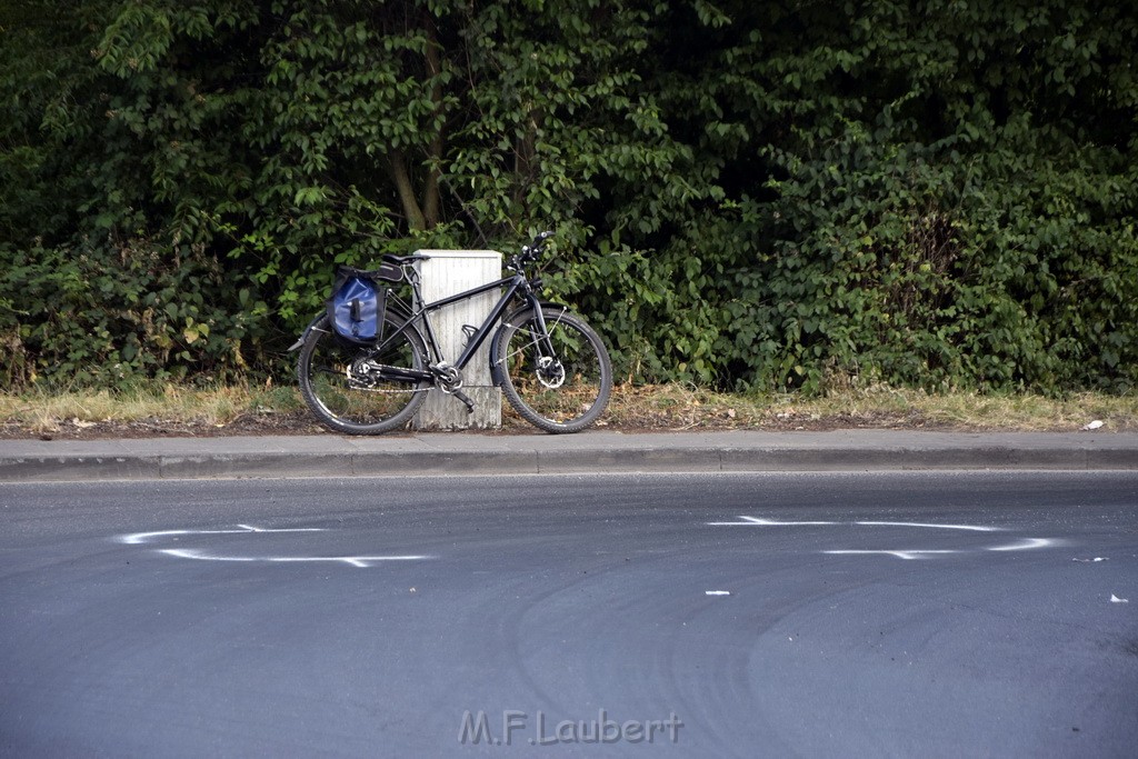 VU PKW Rad Koeln Porz Gremberghoven Alter Deutzer Postweg Josef Lindner Weg P38.JPG - Miklos Laubert